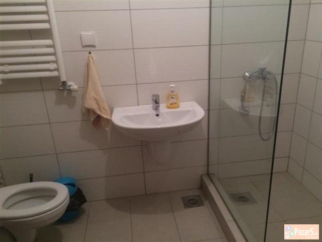 СЕ ИЗДАВА ТРОСОБЕН ПРАЗЕН СТАН ВО АЕРОДРОМ