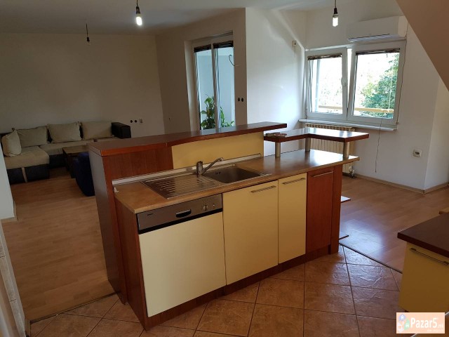 СЕ ПРОДАВА 4-СОБЕН СТАН ВО НОВО ЛИСИЧЕ