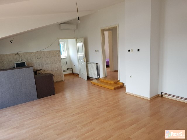 СЕ ПРОДАВА 4-СОБЕН СТАН ВО НОВО ЛИСИЧЕ