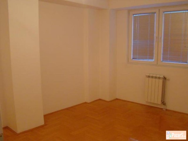 СЕ ИЗДАВА ПРАЗЕН ТРОСОБЕН СТАН ВО АЕРОДРОМ