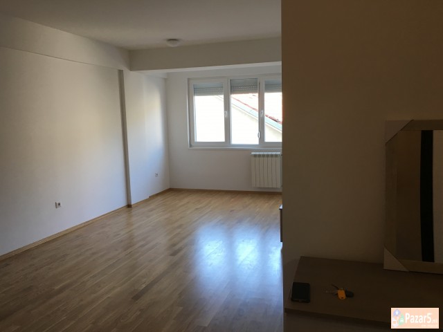 СЕ ИЗДАВА ПРАЗЕН ДВОСОБЕН СТАН КАЈ УНИВЕРЗАЛНА