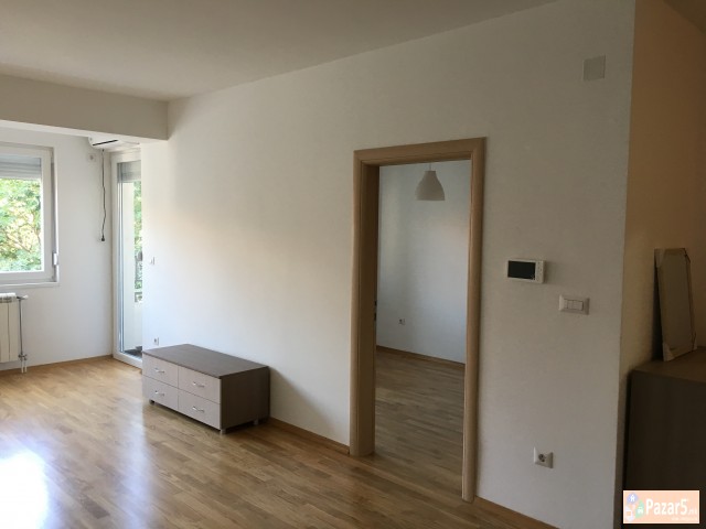 СЕ ИЗДАВА ПРАЗЕН ДВОСОБЕН СТАН КАЈ УНИВЕРЗАЛНА