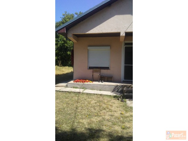 се продава куќа 