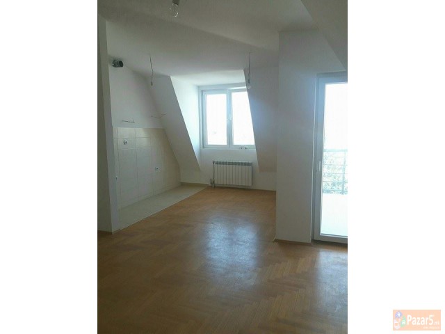 Се продава стан во Влае