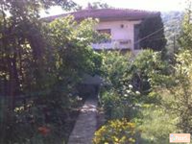 Kuka So Odlicna Lokacija I Prekrasen Dvor