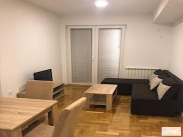 СЕ ИЗДАВА НОВ ДВОСОБЕН СТАН ВО АЕРОДРОМ