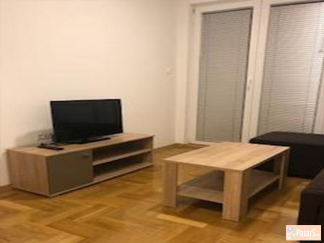 СЕ ИЗДАВА НОВ ДВОСОБЕН СТАН ВО АЕРОДРОМ