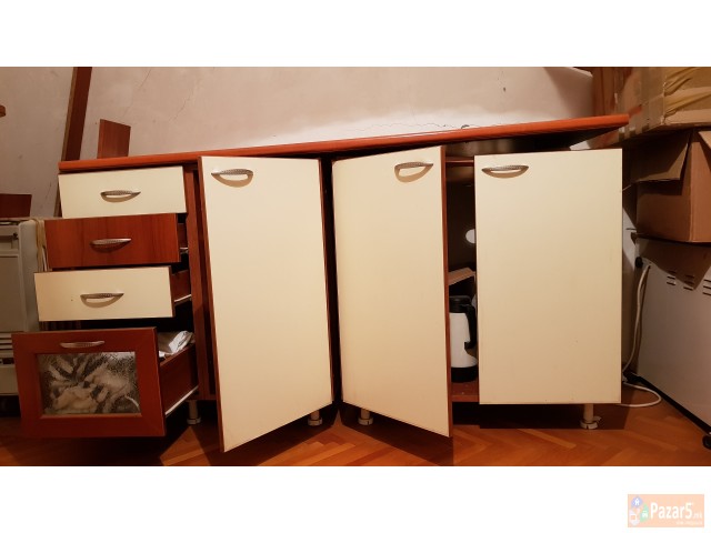 Se Prodavaat Elementi Od Kujna I Spalna Soba