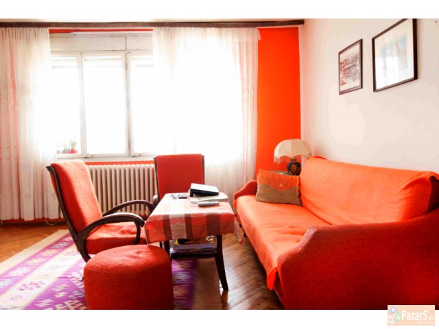 Se Prodava 4 Soben Stan Vo Centar  100m2