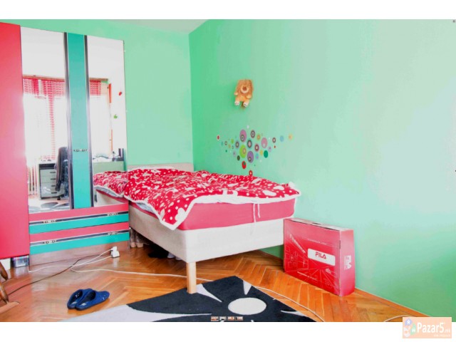 Se Prodava 4 Soben Stan Vo Centar  100m2