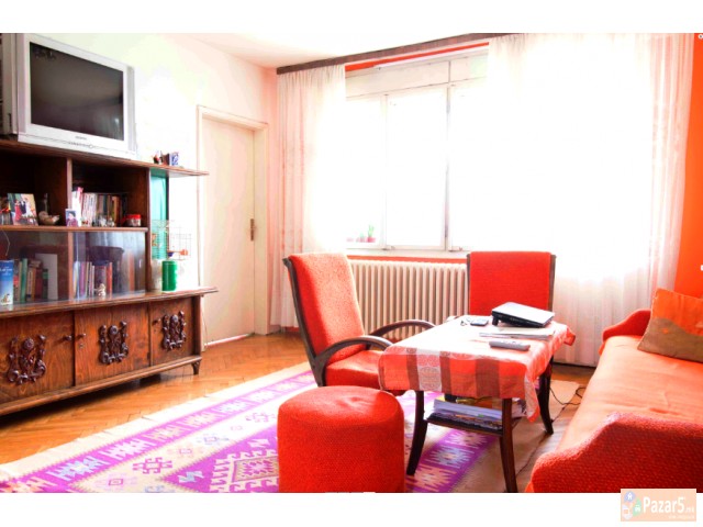 Se Prodava 4 Soben Stan Vo Centar  100m2