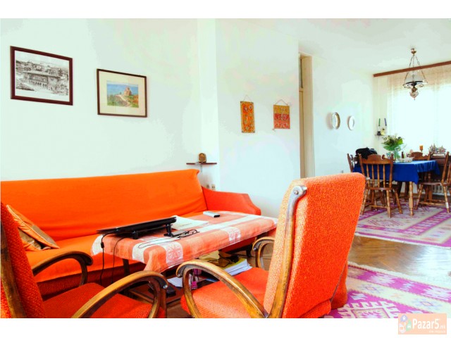 Se Prodava 4 Soben Stan Vo Centar  100m2