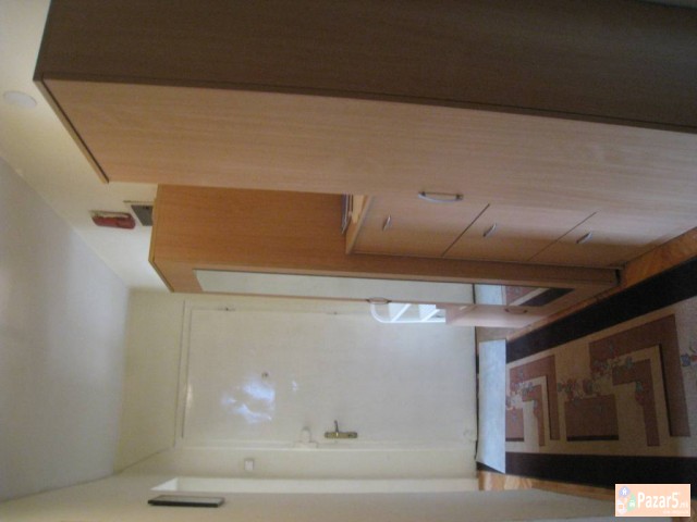 Се издава трособен стан кај нова железничка