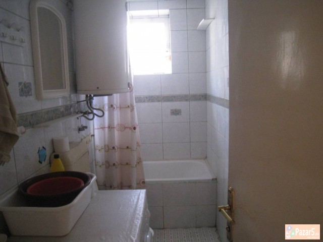 Се издава трособен стан кај нова железничка