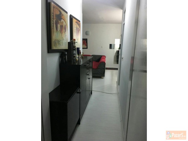 Се продава трособен стан во Центар