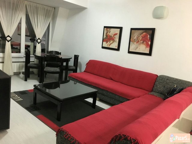 Се продава трособен стан во Центар