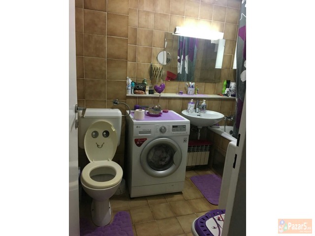 Се продава трособен стан во Центар