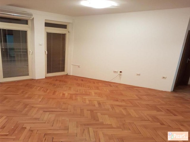 СЕ ИЗДАВА ПРАЗЕН СТАН ВО ЦЕНТАР