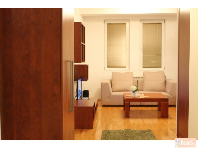 Се издава луксузно наместен стан во центар