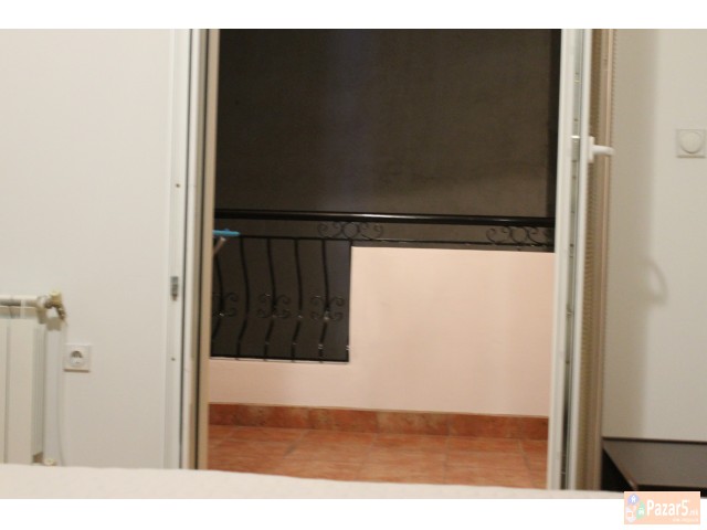 Се издава луксузно наместен стан во центар