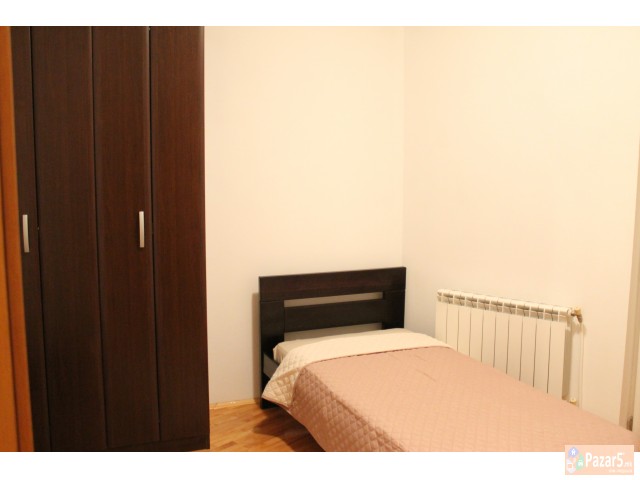 Се издава луксузно наместен стан во центар