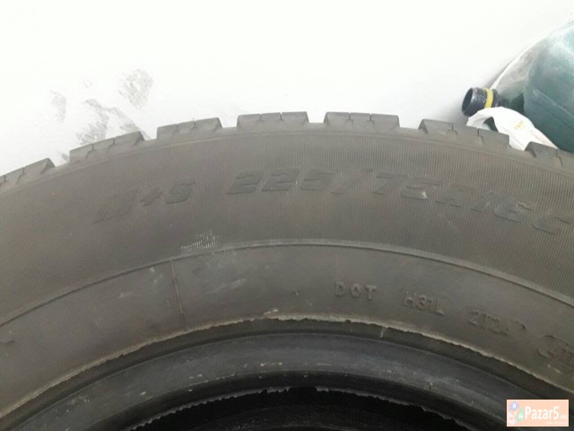 зимски гуми за комбе 225/75/16С Good Year