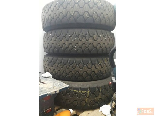 зимски гуми за комбе 225/75/16С Good Year