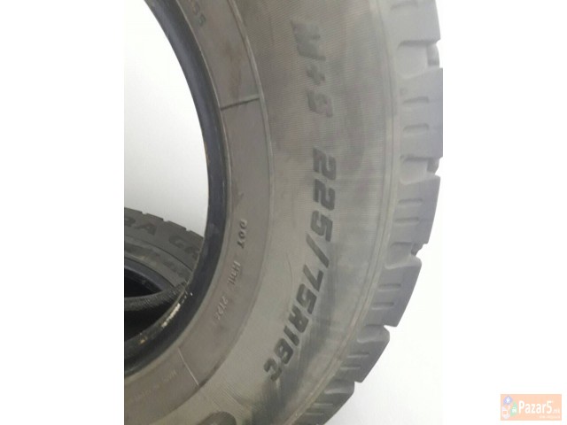 зимски гуми за комбе 225/75/16С Good Year