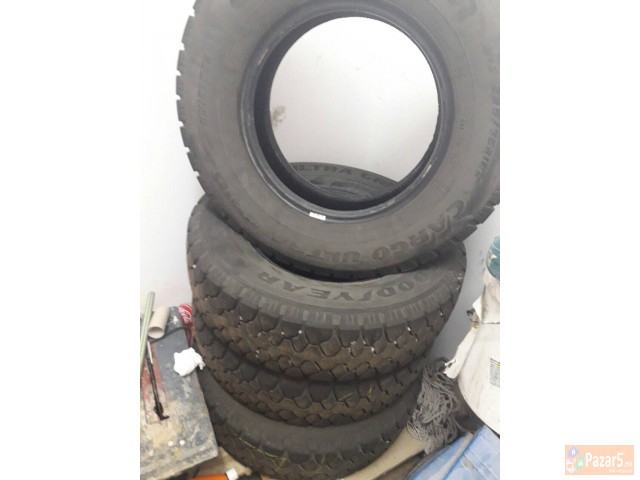 зимски гуми за комбе 225/75/16С Good Year