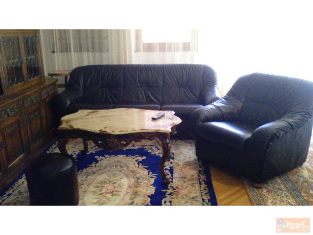 Се издава двособен стан во Центар 