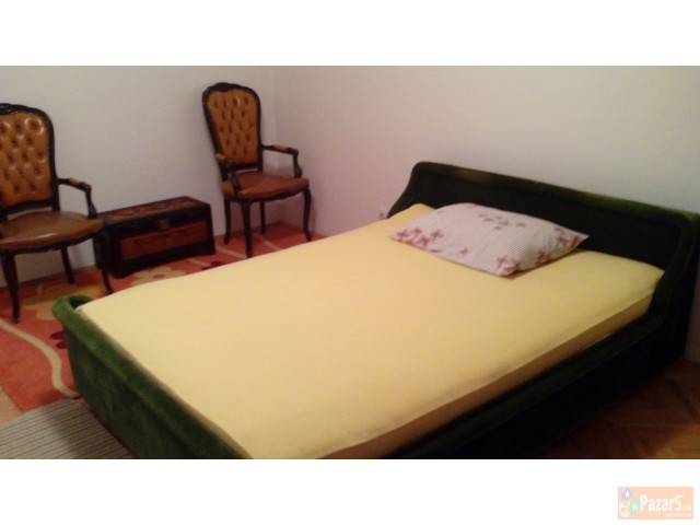 Се издава двособен стан во Центар 