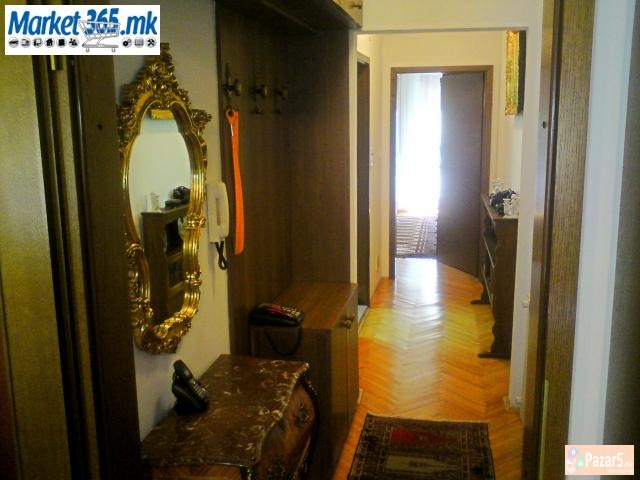 Се издава двособен стан во Центар 