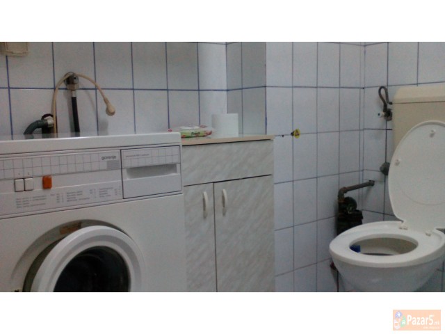 Се издава двособен стан во Центар 