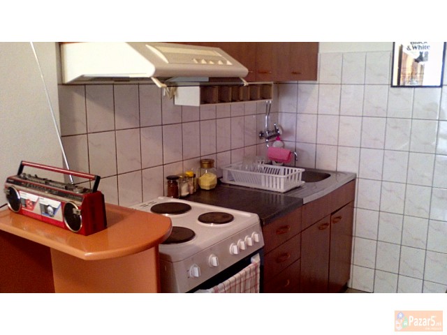 Се издава двособен стан во Центар 