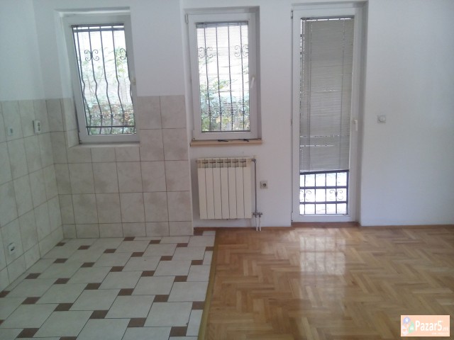 СЕ ИЗДАВА ПРАЗЕН СТАН ВО ЦЕНТАР