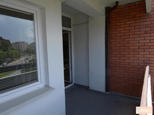 СЕ ИЗДАВА ТРОСОБЕН СТАН ВО АЕРОДРОМ