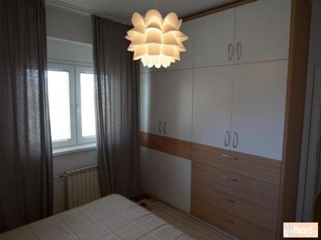 СЕ ИЗДАВА ТРОСОБЕН СТАН ВО АЕРОДРОМ