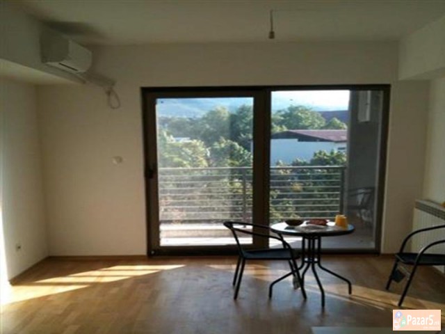 СЕ ИЗДАВА ДВОСОБЕН ПРАЗЕН СТАН ВО ДЕБАР МААЛО