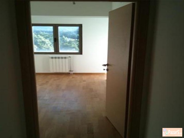 СЕ ИЗДАВА ДВОСОБЕН ПРАЗЕН СТАН ВО ДЕБАР МААЛО