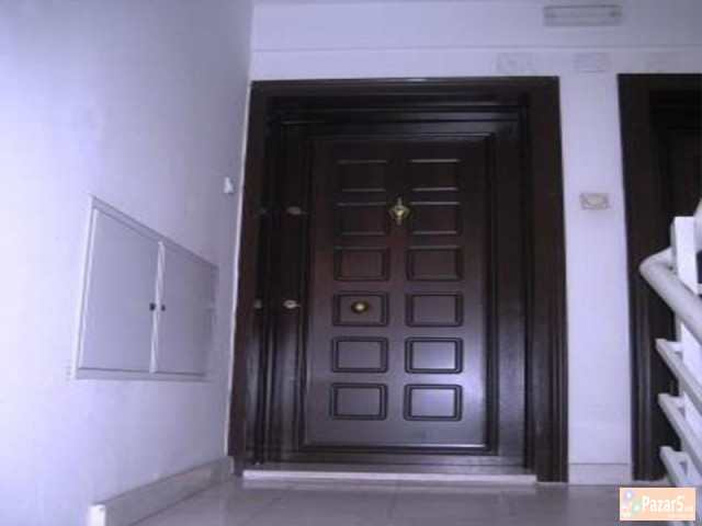 СЕ ИЗДАВА ДВОСОБЕН ПРАЗЕН СТАН ВО КАРПОШ 1