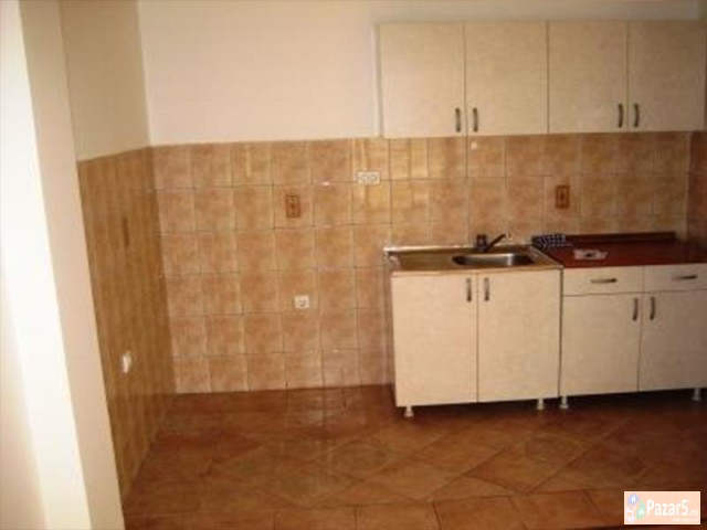 СЕ ИЗДАВА ДВОСОБЕН ПРАЗЕН СТАН ВО КАРПОШ 1