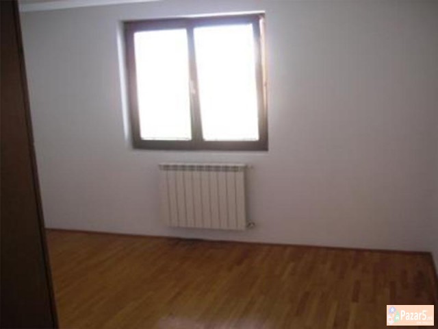 СЕ ИЗДАВА ДВОСОБЕН ПРАЗЕН СТАН ВО КАРПОШ 1