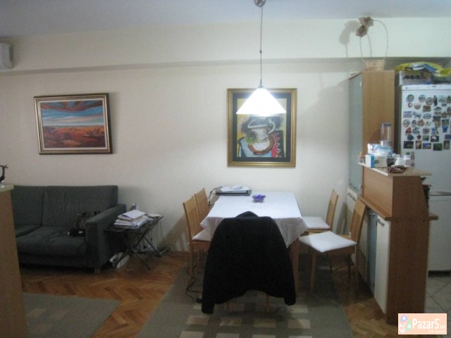 ПОВОЛНО Трособен стан во Кисела Вода