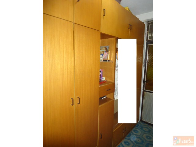 Prodavam Plakar Za Predsobj