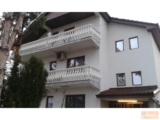 Se Prodava Kuka Vo Cento