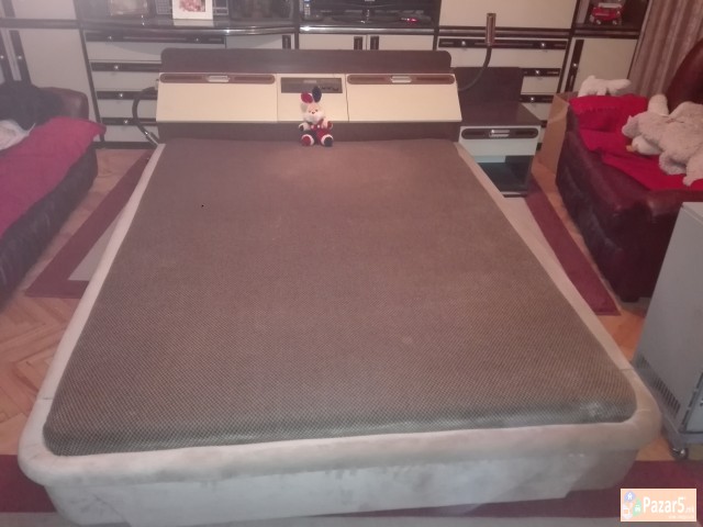 Lezaj Za Spalna Soba