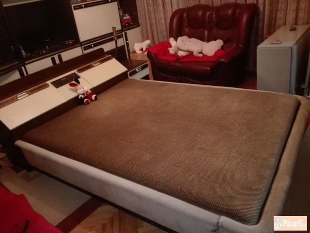 Lezaj Za Spalna Soba