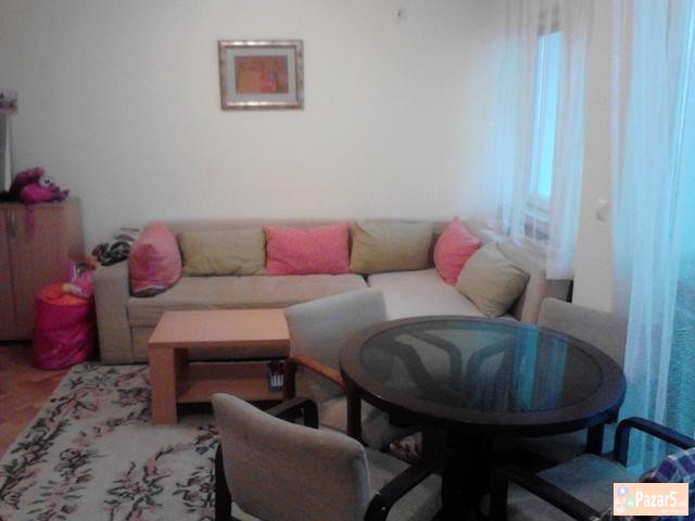 Стан со двор во Козле кај Германска амбасада