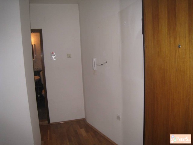 Се продава трособен стан во Кисела Вода