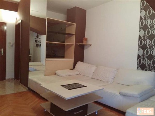 СЕ ИЗДАВА ДВОСОБЕН СТАН КАЈ НОВА ЖЕЛЕЗНИЧКА